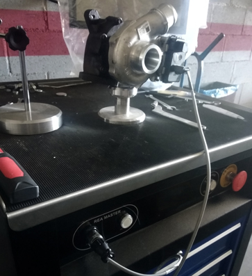 Calibrado de turbo de geometría variable con válvula electrónica